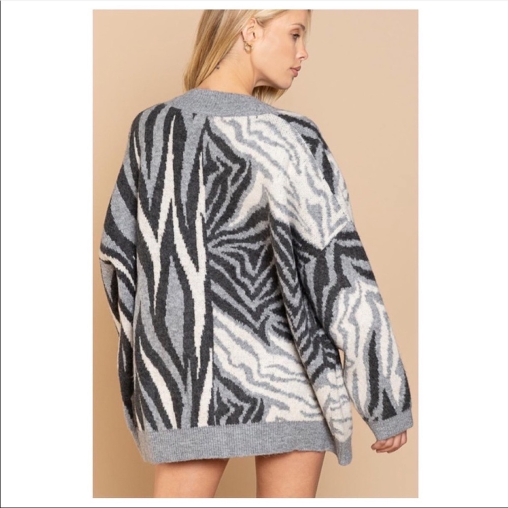 POL- ♥️ Animal mixed print sweater - Picture 9 of 13